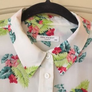 🌿🌺GORGEOUS🌺🌿 EQUIPMENT button down Blouse